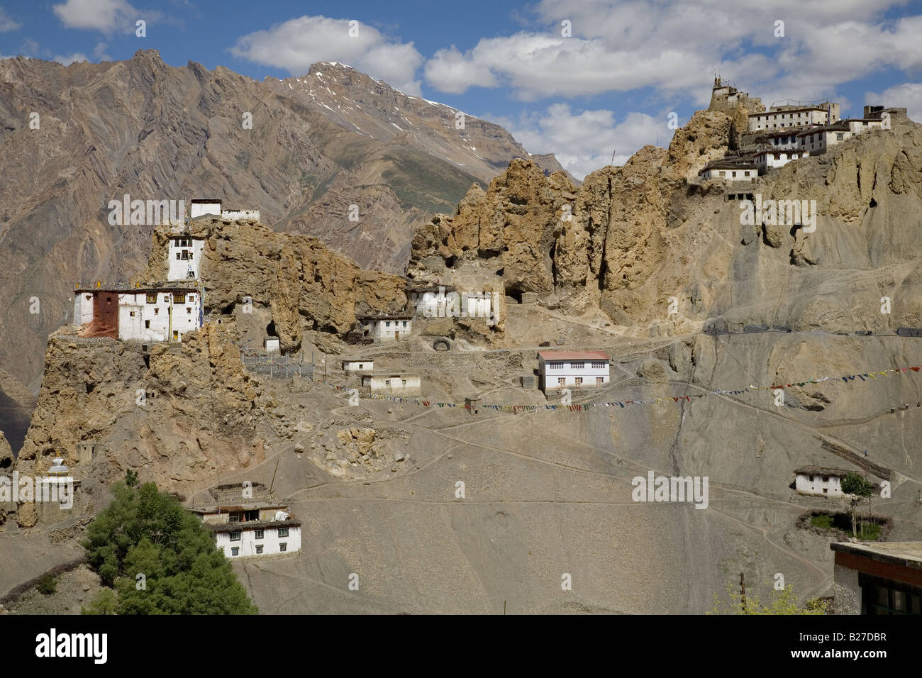 Vista del villaggio di Dhankar (3890m), il monastero e il fort. Spiti valley, Himachal Pradesh. India, Asia. Foto Stock