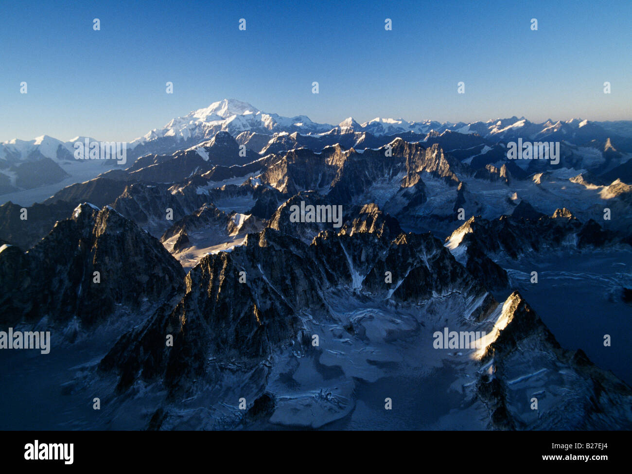 Vista Aerea del Mt. MCKINLEY (DENALI), 20,320"; il punto più alto del nord america; visto da sud Foto Stock