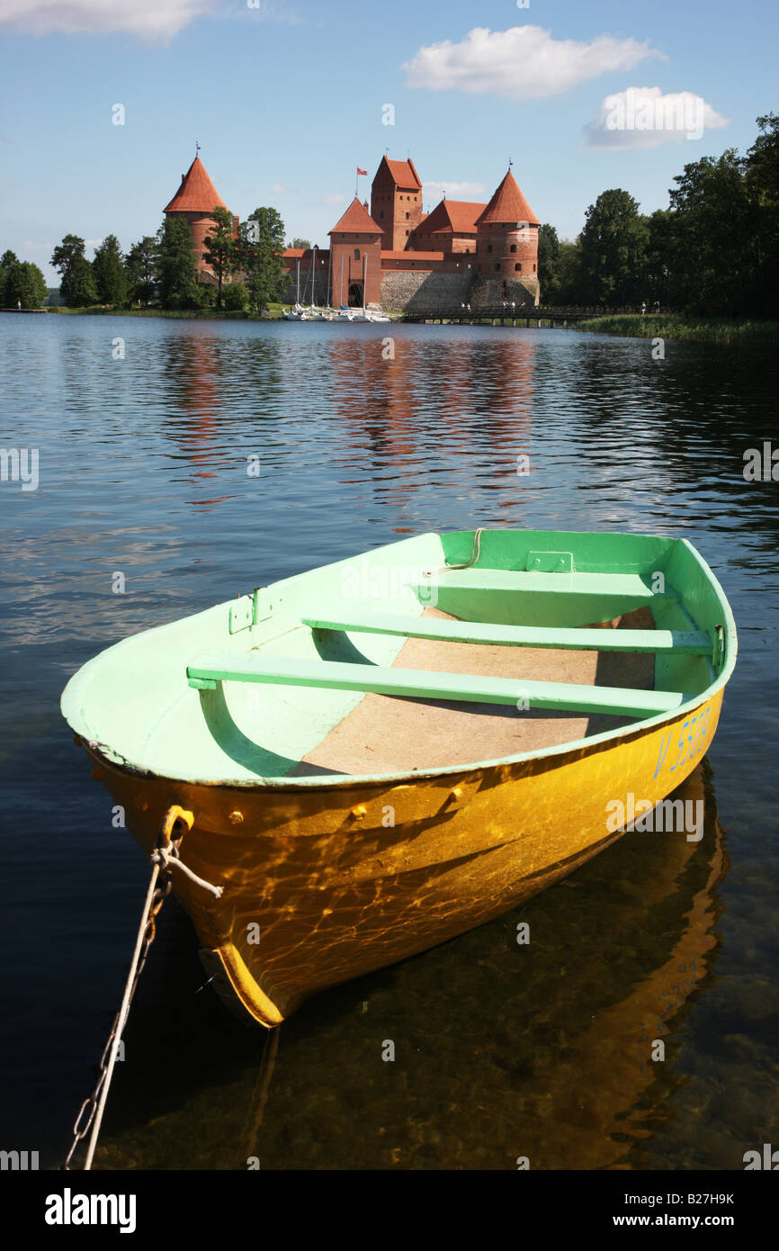 LTU capitale della Lituania il Castello di Trakai Trakai in un lago di pietra miliare della Lituania Foto Stock