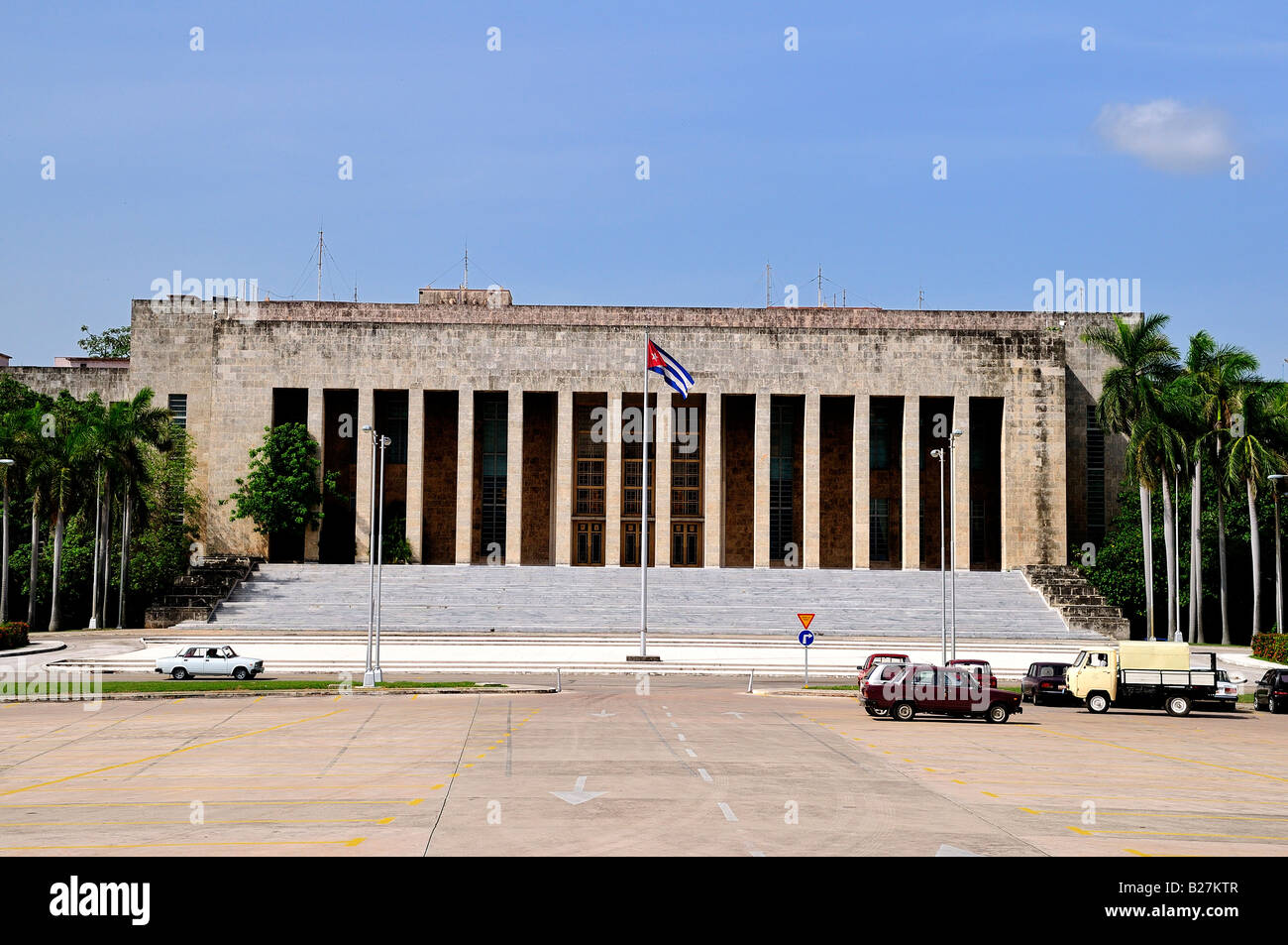 L'ex Ministero della giustizia dietro il Jose Marti memorial ora ospita gli uffici del Consiglio di Stato Foto Stock
