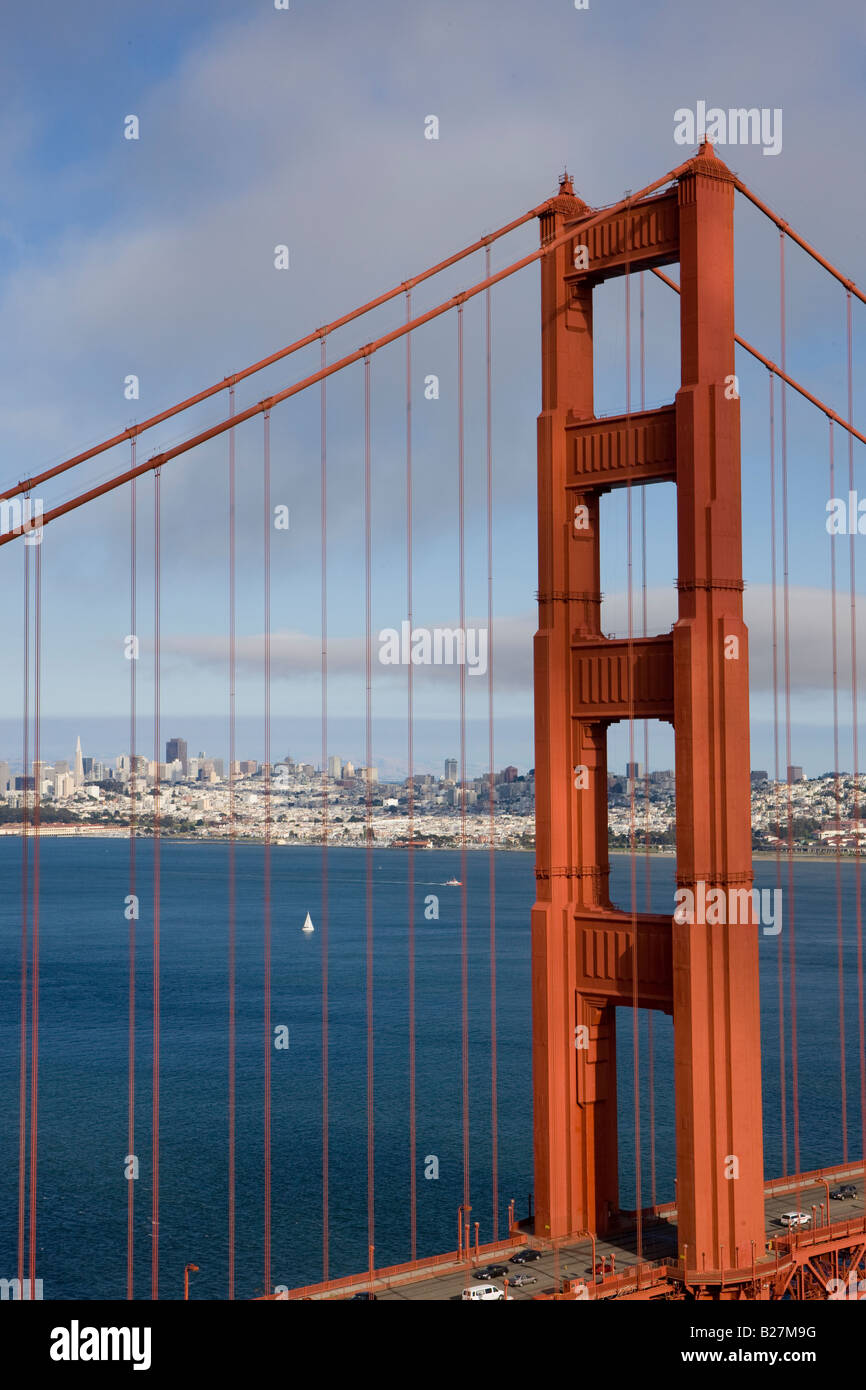 Il Golden Gate Bridge, visto dal Golden Gate National Recreation Area, San Francisco, California, Stati Uniti d'America. Foto Stock