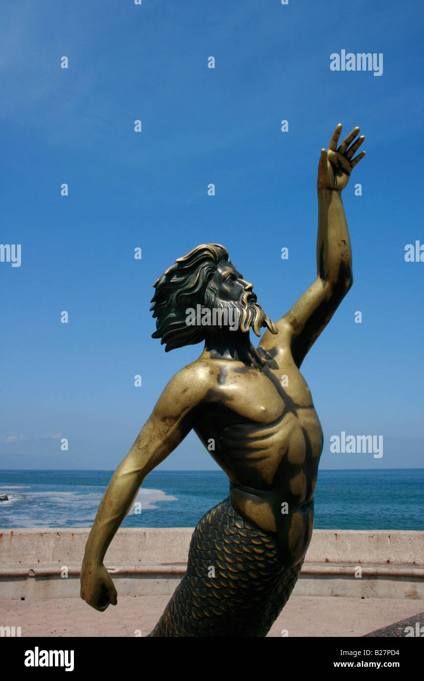 Close up Triton uno il bronzo e sculture pubbliche fodera Puerto Vallarta il Malecon Foto Stock