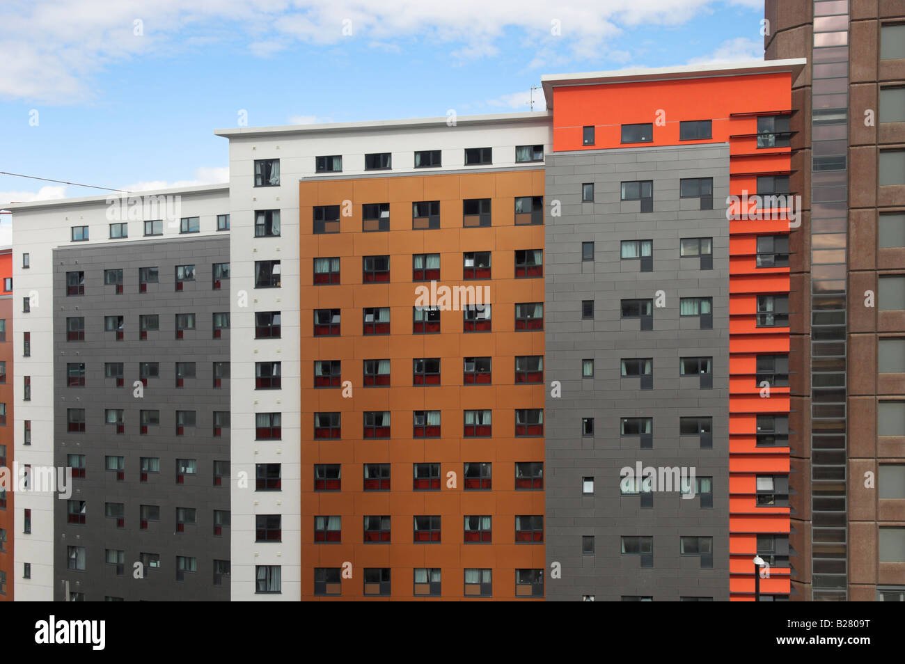 Windows sul moderno blocco di appartamenti Bristol REGNO UNITO Foto Stock