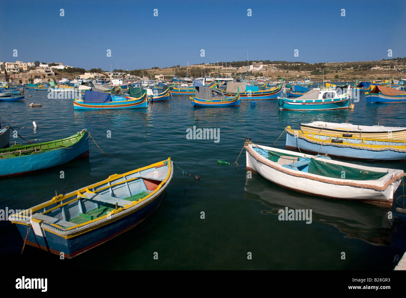 Le barche nel porto di Marsaxlokk Malta Foto Stock