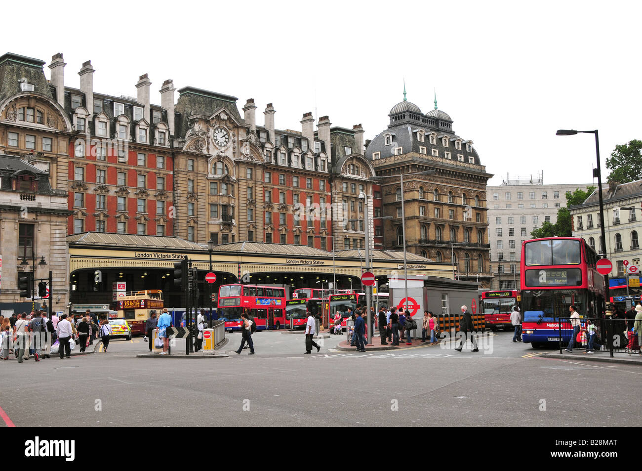 La stazione ferroviaria di Victoria, London, Regno Unito Foto Stock