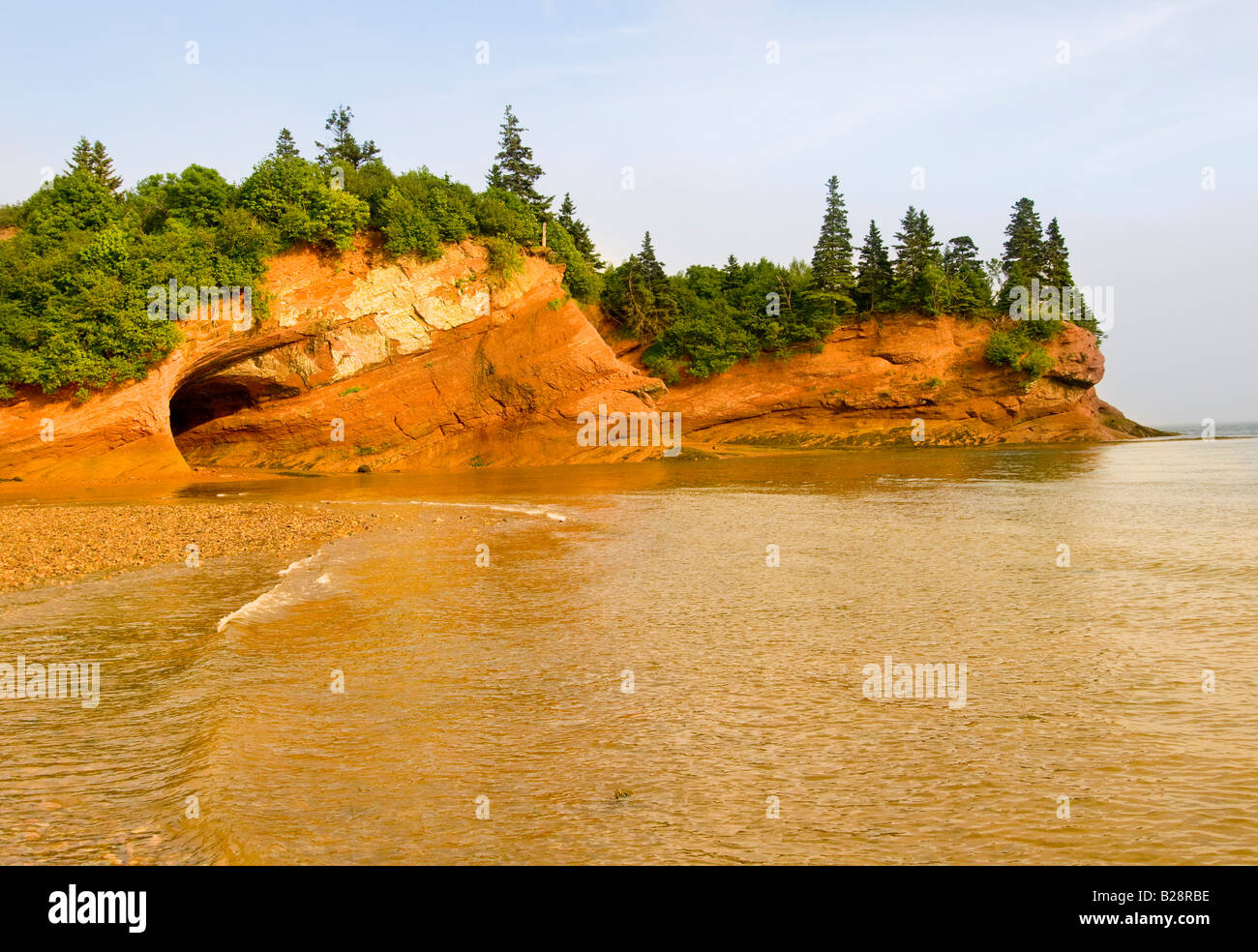 Canada New Brunswick rosso scogliere lungo la baia di Fundy St Martins Foto Stock