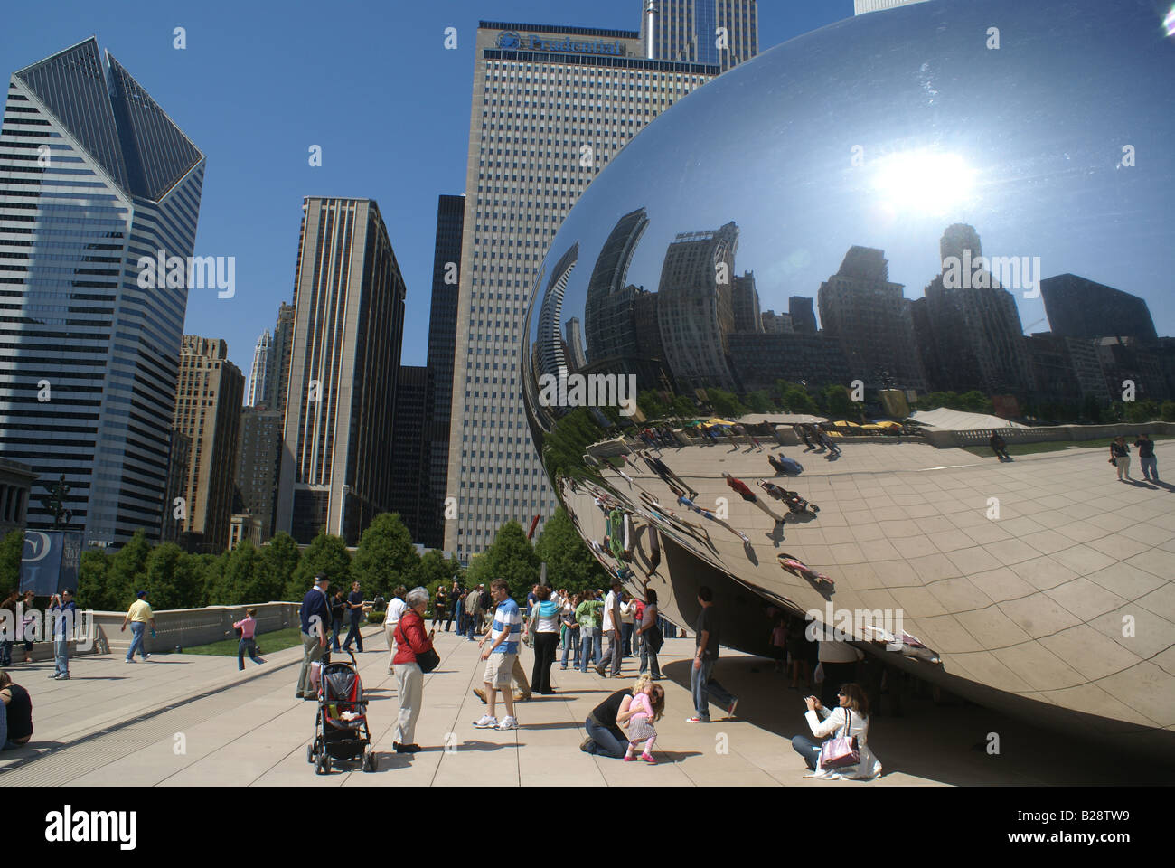 Cloud Gate "fagiolo" in Millennium Park di Chicago IL Foto Stock