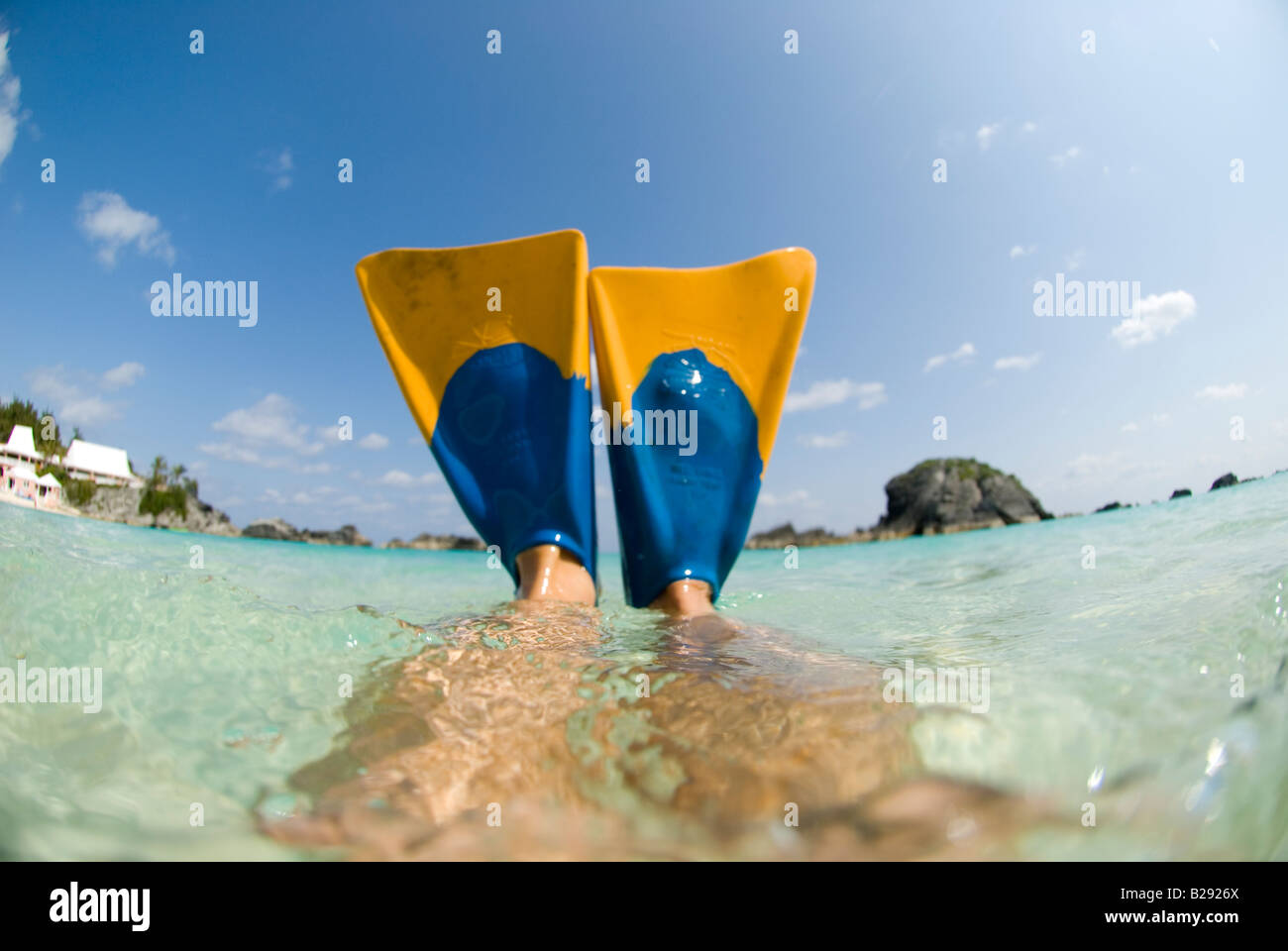 Pinne per il nuoto in acque chiare di Southampton Parish, Bermuda. Foto Stock