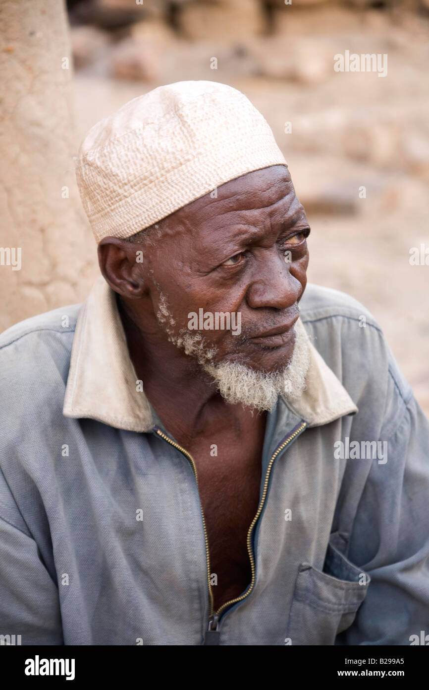 Alta Ogle Amimist gli anziani del villaggio di Incontro Dogan Paese Bandiagara scarpata in Mali Foto Stock