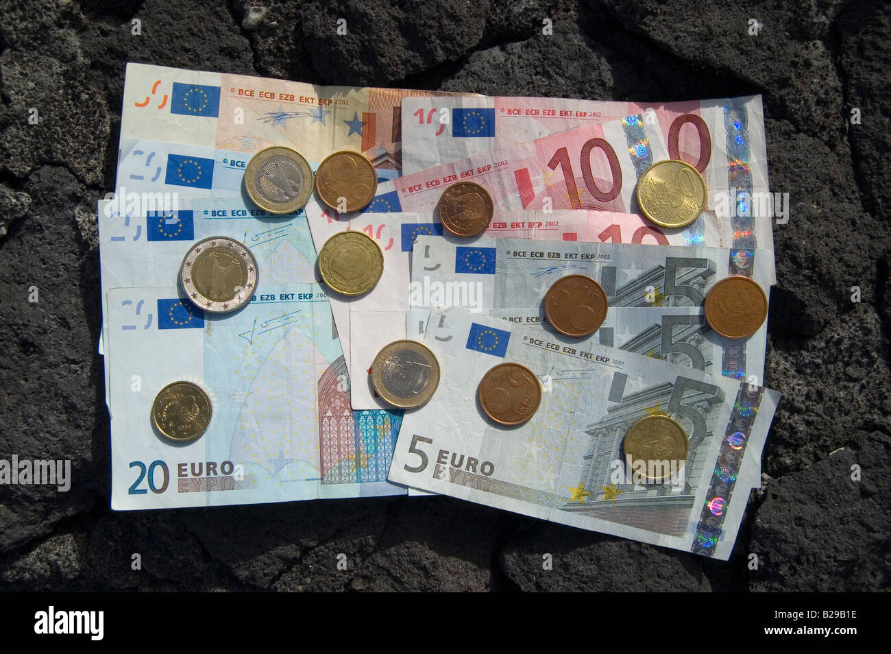 Le banconote e le monete in euro Data 12 12 2007 Ref ZB583 112784 0013 credito obbligatoria World Pictures Photoshot Foto Stock
