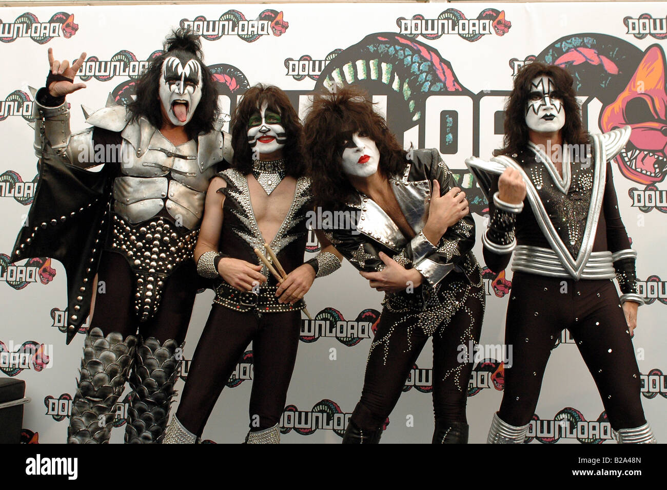 Rock band Kiss posa al Download Festival 2008 Foto Stock