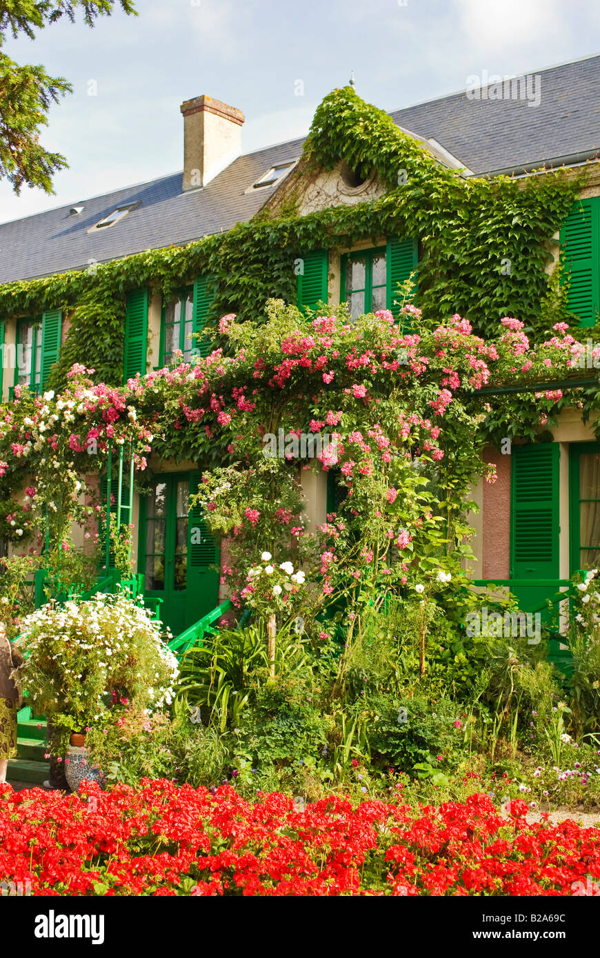 La storica casa del famoso pittore impressionista Claude Monet a Giverny Normandia Francia UE Foto Stock