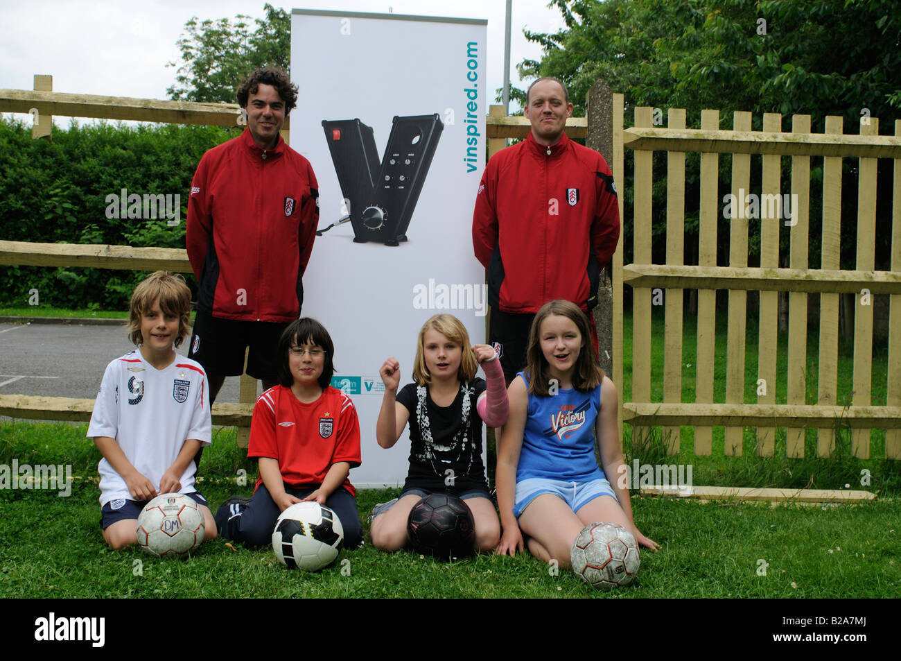 I bambini e gli istruttori di calcio London REGNO UNITO Foto Stock