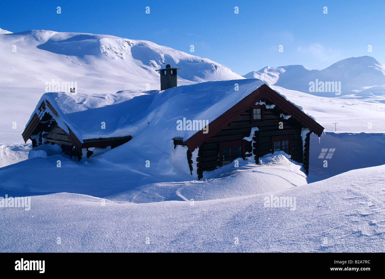 Cabina innevati in inverno, Norvegia Foto Stock