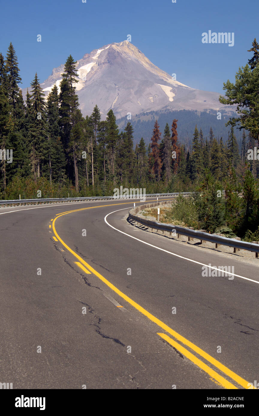 L'Autostrada 26 Sud di Mt. Il cofano guardando a nord verso la montagna. Foto Stock