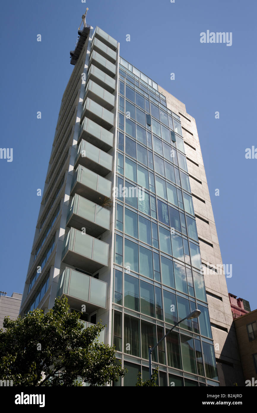 In acciaio e vetro di tower luxury condos dall'architetto Richard Meier Perry Street Greenwich Village di New York City Foto Stock