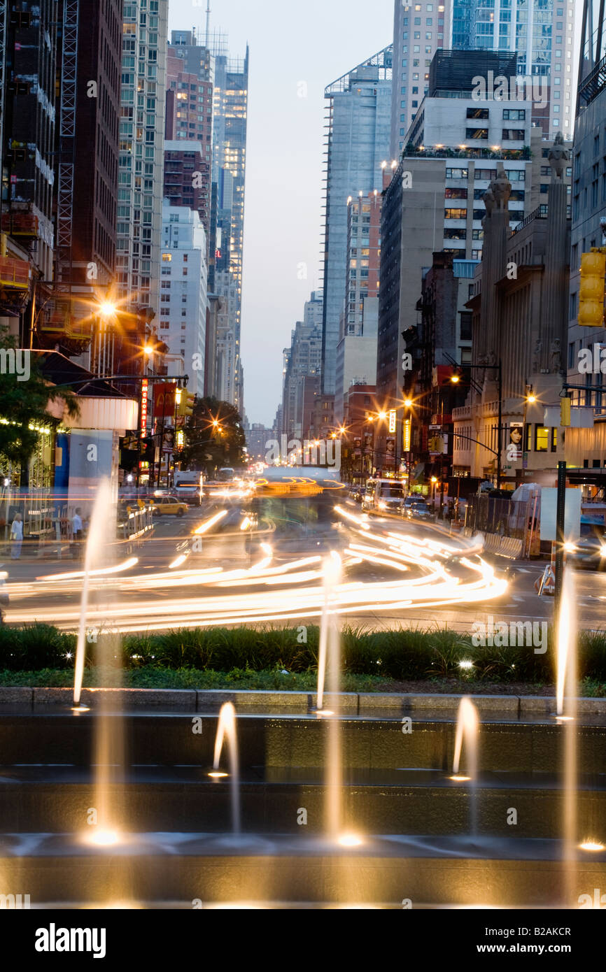 Il traffico su Broadway midtown Manhattan New York City Foto Stock