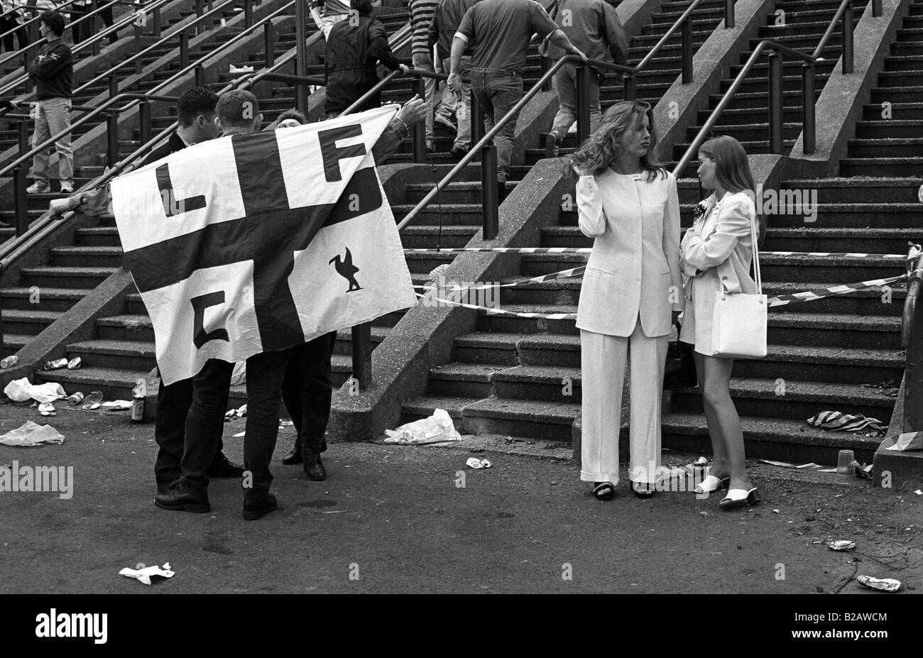 Liverpool Calcio tifosi fuori lo stadio di Wembley prima del 1996 finale di FA Cup contro il Manchester United, Londra, Regno Unito. Foto Stock