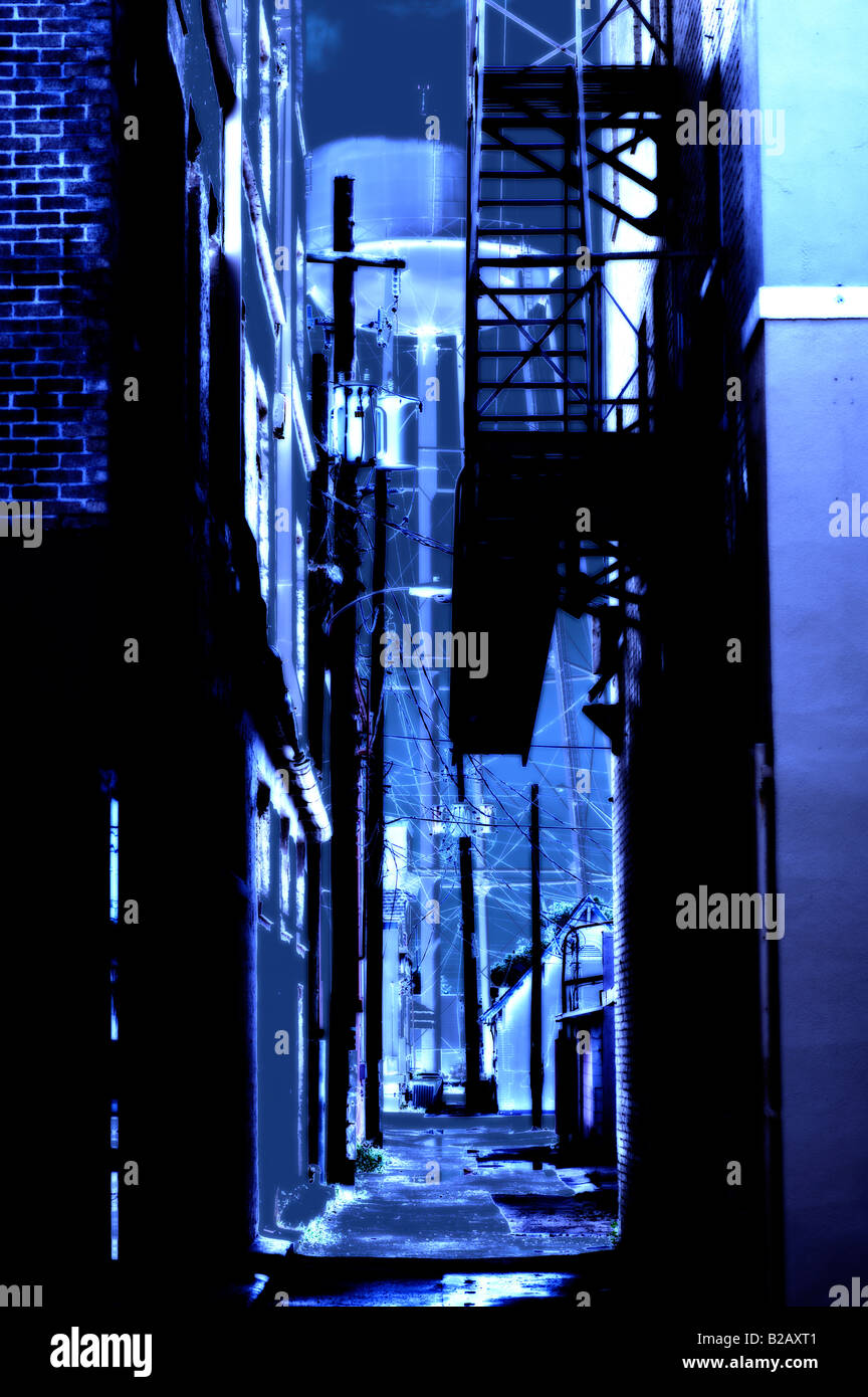 Vuoto scuro vietando street vicolo di notte Foto Stock