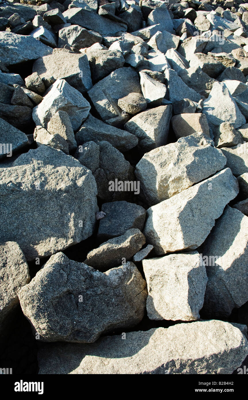 Dure pietre di granito la realizzazione di una parete di dam Foto Stock