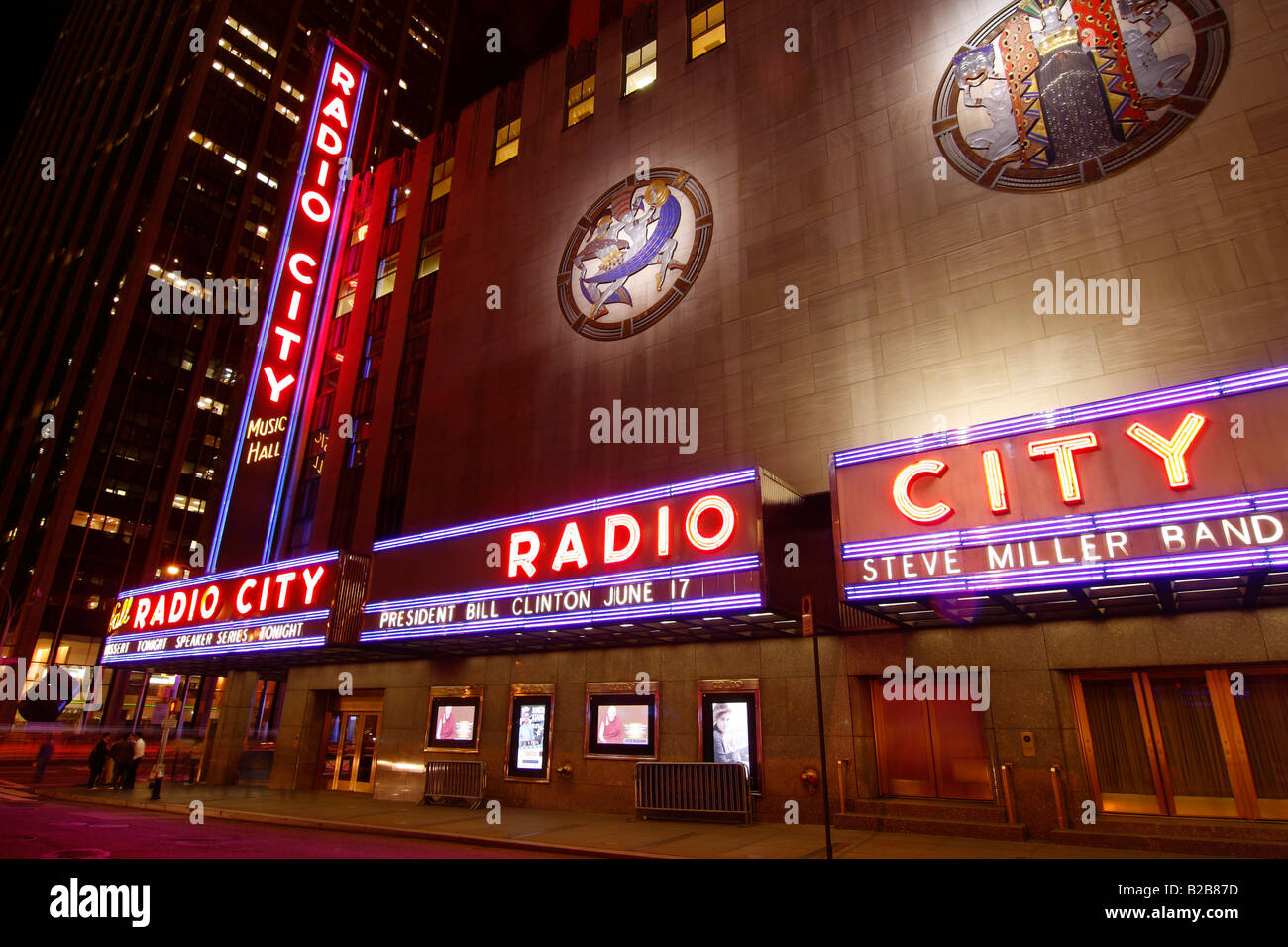 Radio City Music Hall di notte - New York City, Stati Uniti d'America Foto Stock