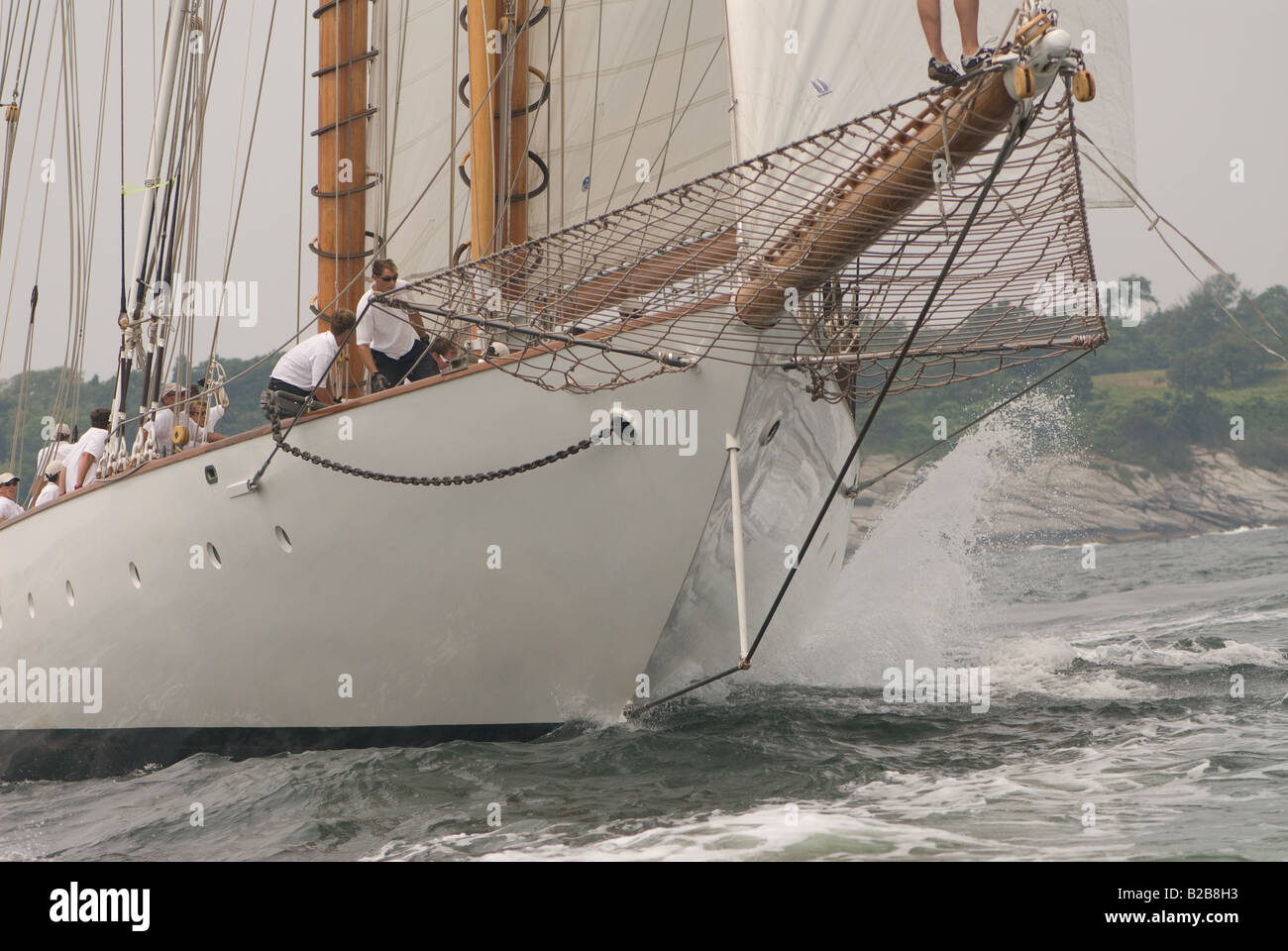 Il 2 Masted Gaff truccate goletta "Eleanora' competere nel 2008 Newport benna regata passato Castle Hill, Newport, RI. Foto Stock