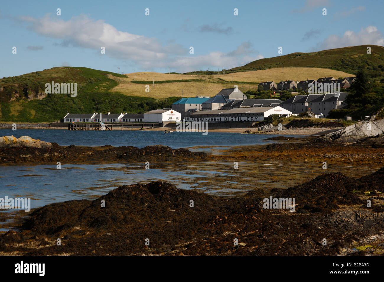 Bunnahabhain distillery east coast Islay Ebridi Scozia Scotland Foto Stock