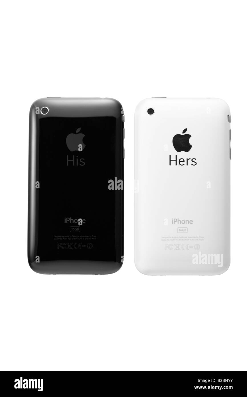 Un knockout foto del prodotto del nuovo in bianco e nero Apple iPhone 3G con lui e lei testo sul retro di ogni telefono Foto Stock