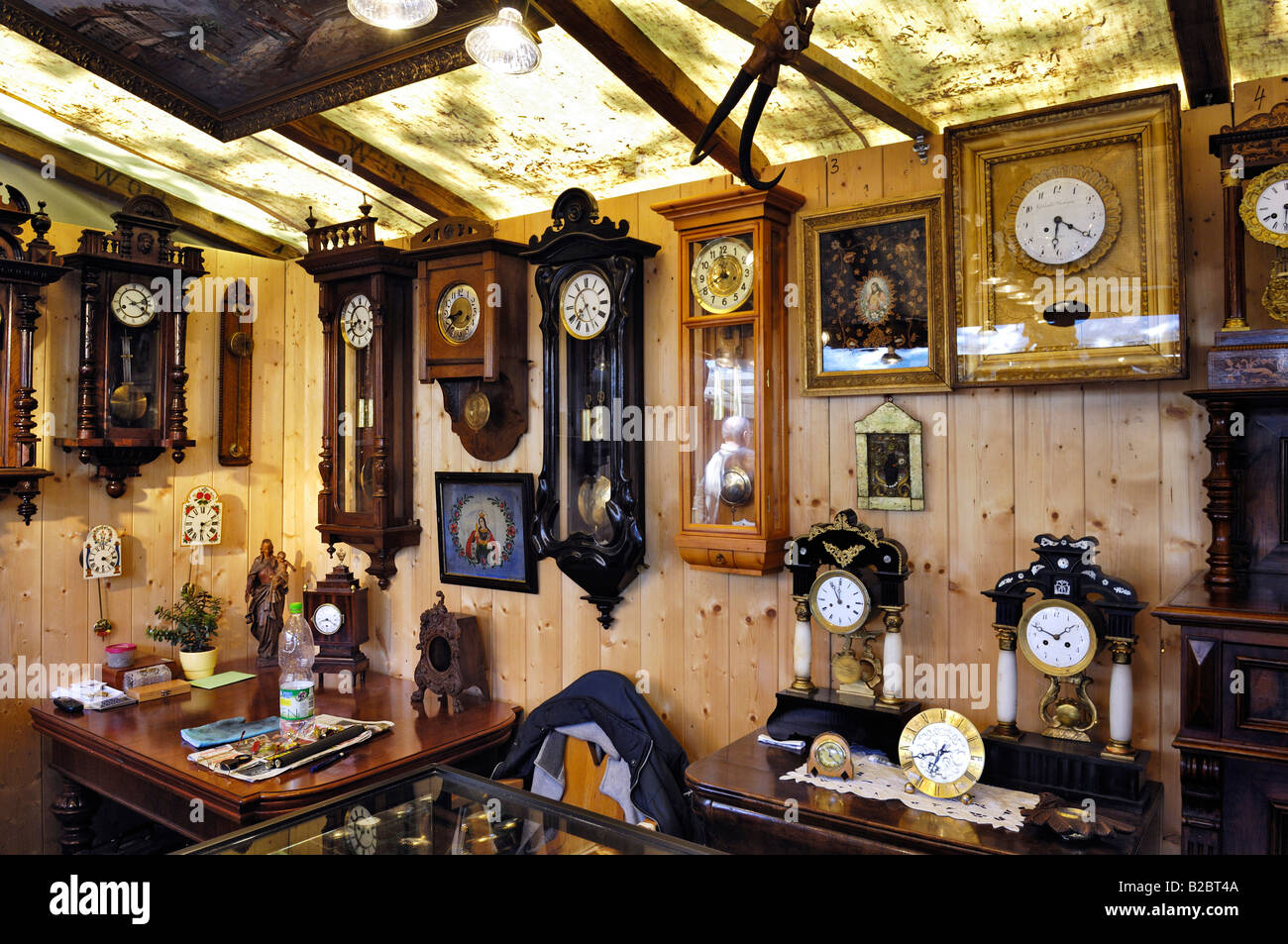 Dipinti e orologi, Auer Dult, mercato tradizionale a Monaco di Baviera, Germania, Europa Foto Stock
