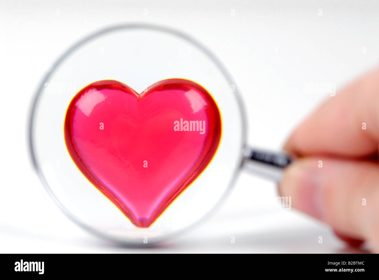 Cuore sotto una lente di ingrandimento Foto Stock