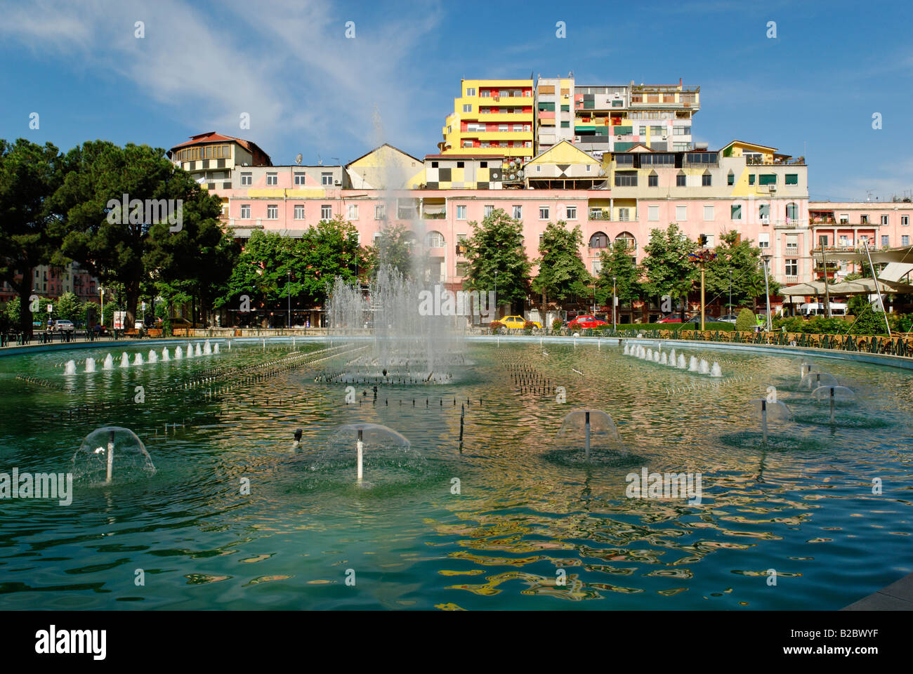 Parco e fontana a Tirana, Albania, Europa Foto Stock