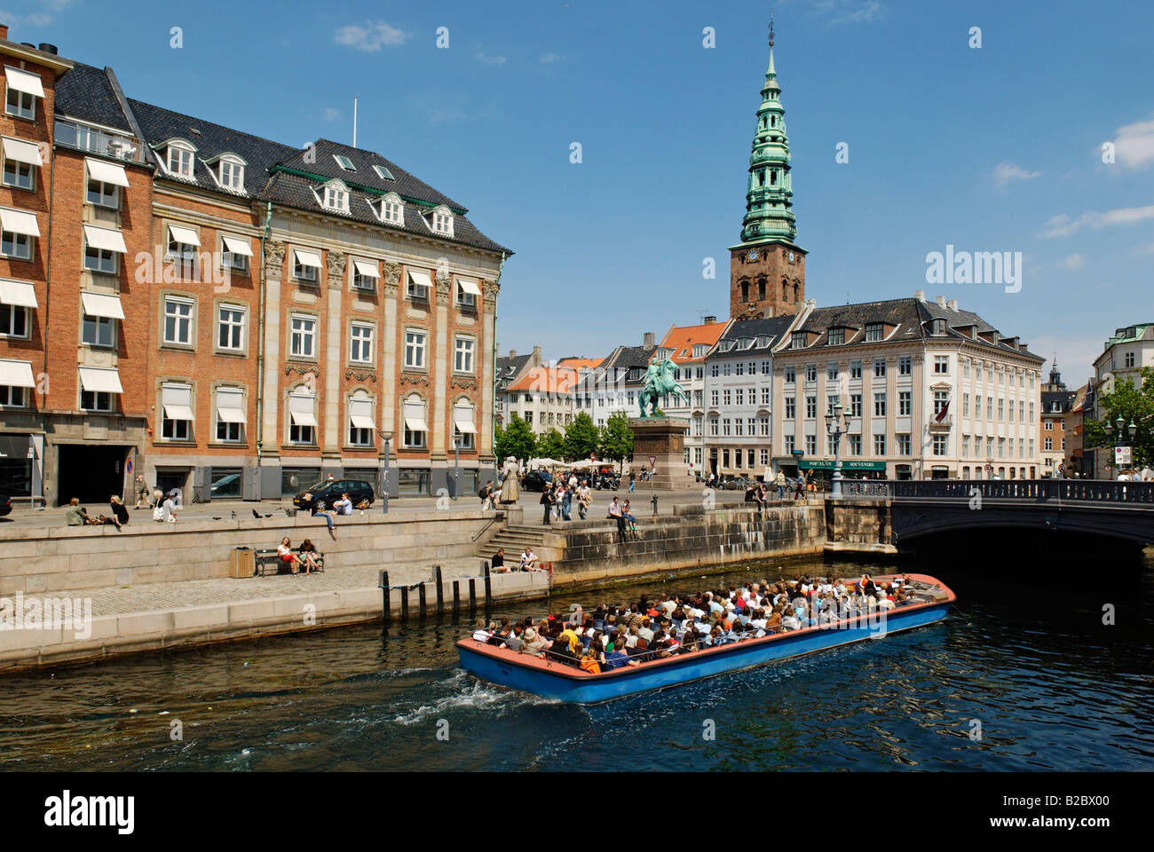 Gammle Strand, Hojbro Plads e Nikolaj Chiesa, Copenhagen, Danimarca, in Scandinavia, Europa Foto Stock