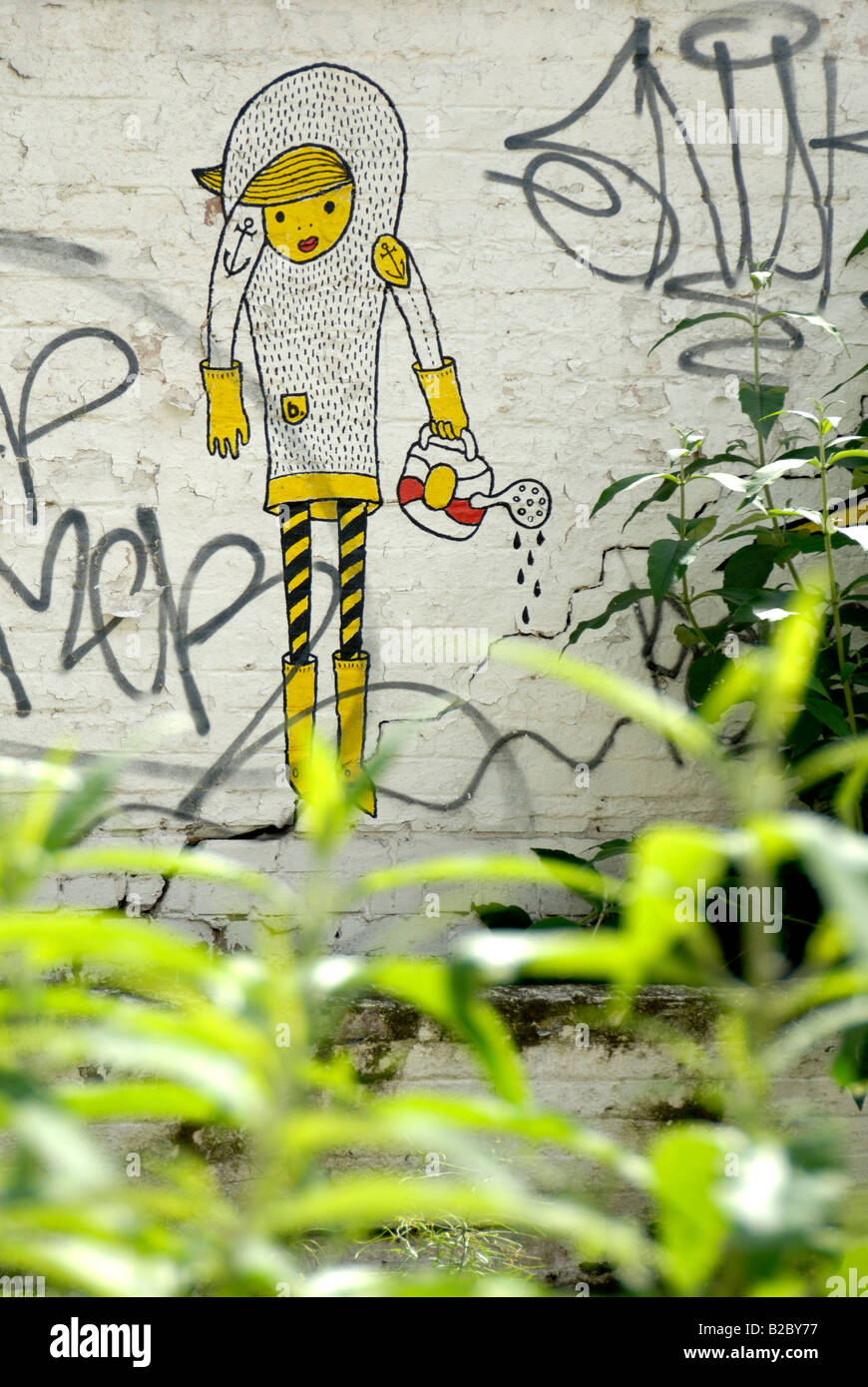Murale della ragazza con annaffiatoio, Londra Foto Stock
