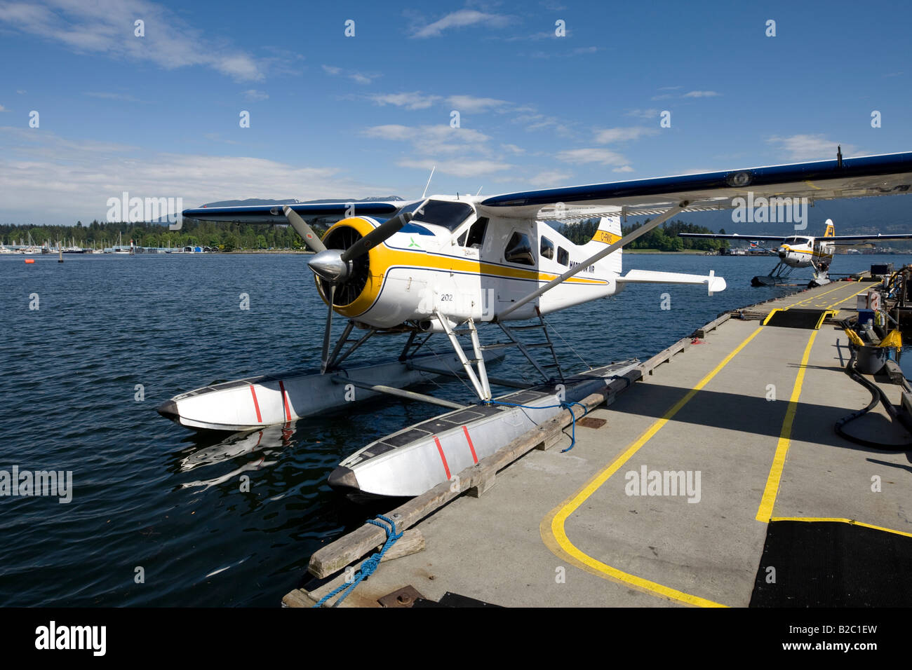 Idrovolante legato al jetty, Coral Harbour, Vancouver, British Columbia, Canada, America del Nord Foto Stock