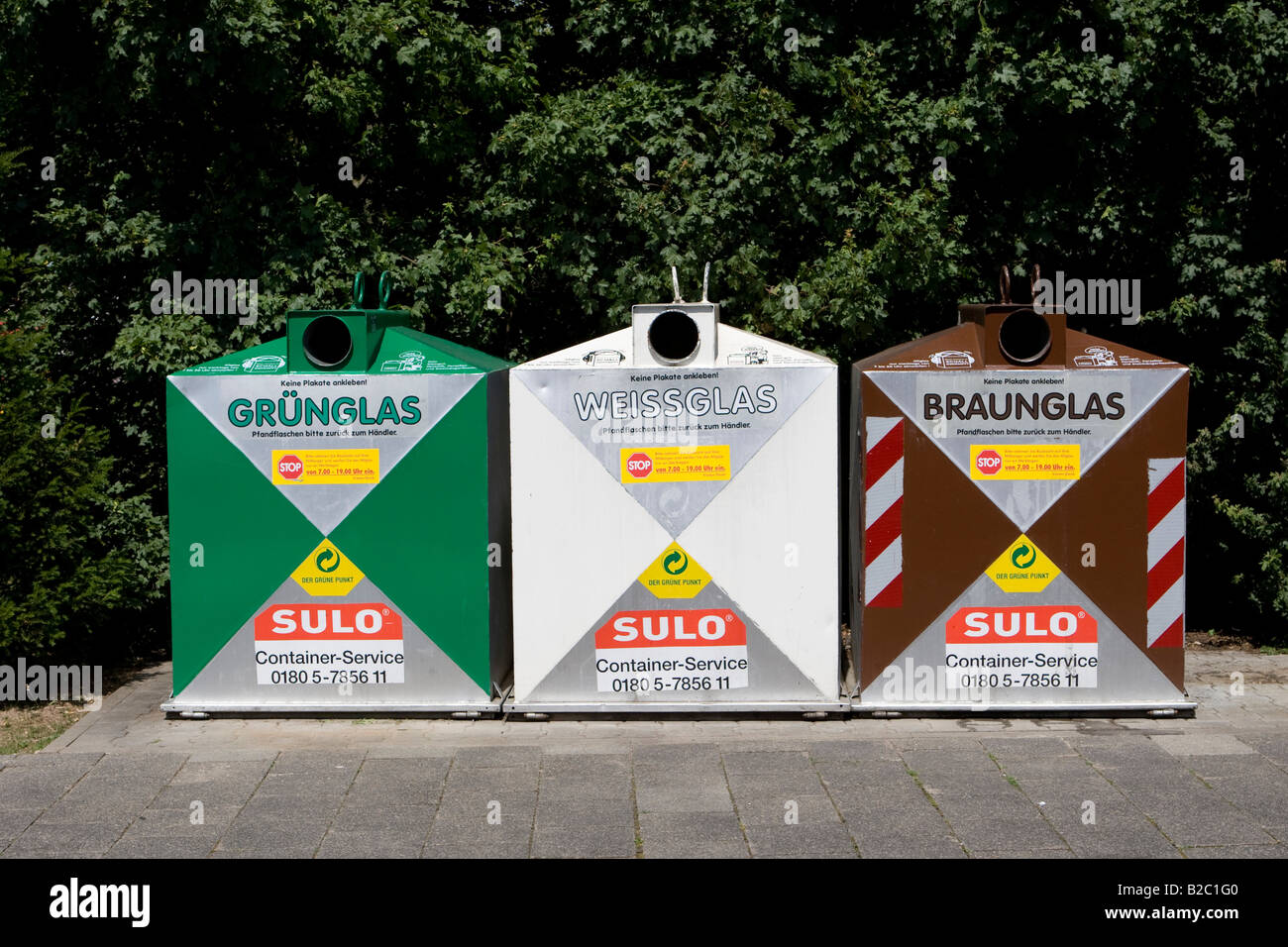 Rifiuti di vetro contenitori di riciclaggio, Germania, Europa Foto Stock