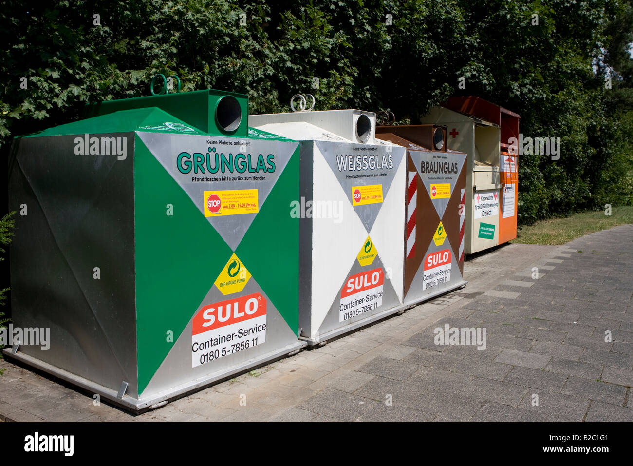 Rifiuti di vetro contenitori di riciclaggio, Germania, Europa Foto Stock