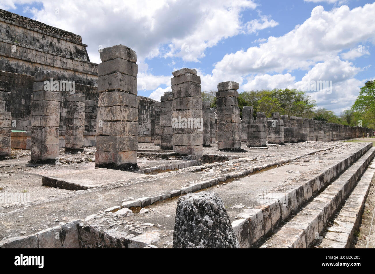 Tempio dei Guerrieri, est colonnato, Zona Nord, a Chichen Itza, nuova meraviglia del mondo, Maya e Toltec excav archeologico Foto Stock