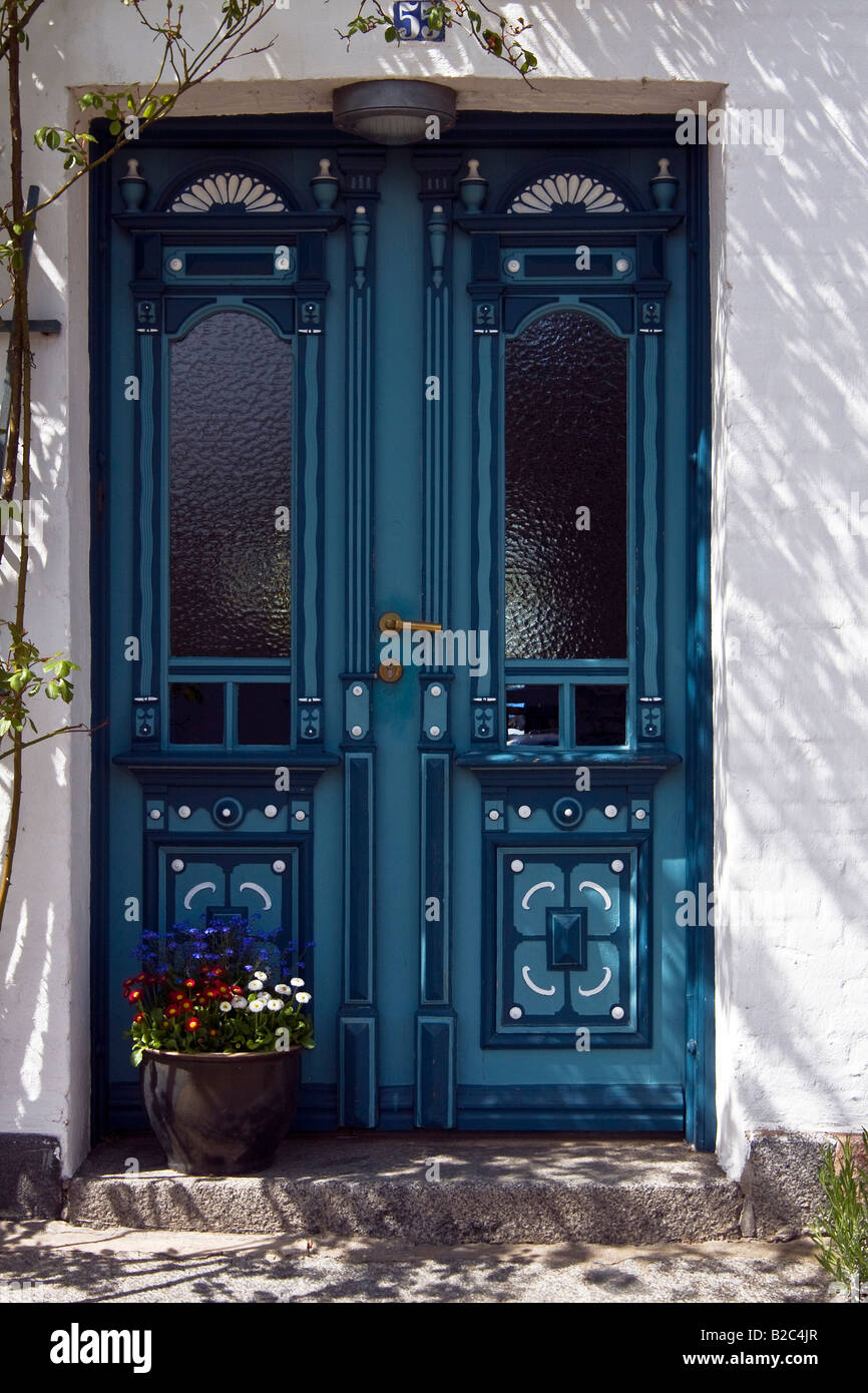 Vecchia casa con elementi ornamentali porta di legno in Arnis an der Schlei, Bad Arnis, Schleswig-Holstein, Germania, Europa Foto Stock