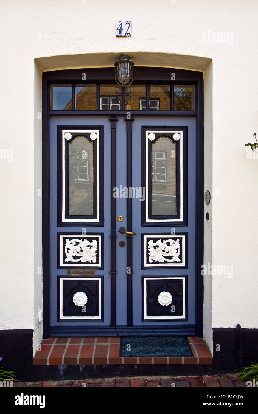 Il vecchio legno decorativo porta anteriore in Arnis an der Schlei, Bad Arnis, Schleswig-Holstein, Germania, Europa Foto Stock