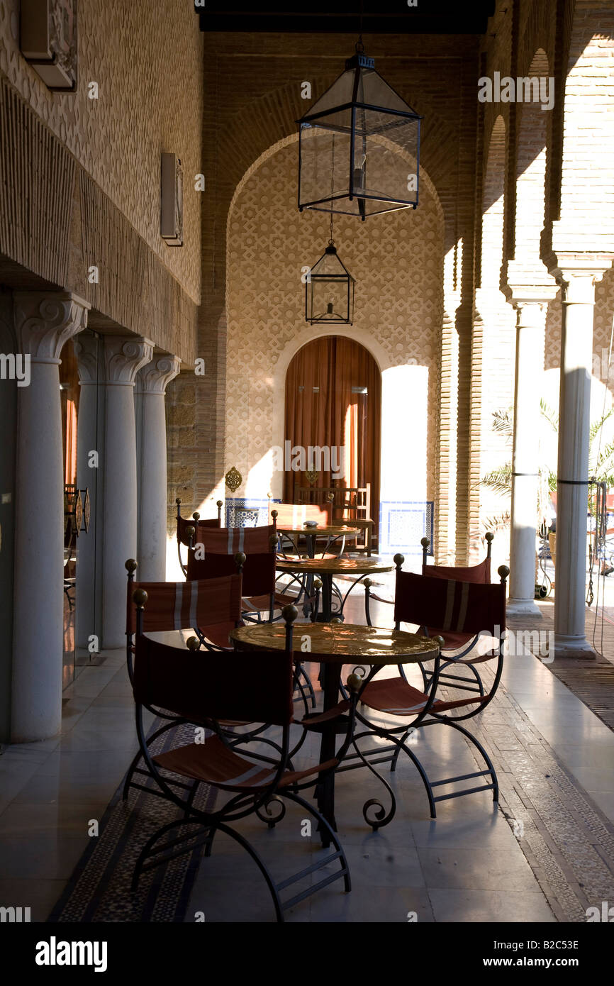 Cortile interno dell'hotel Parador de Carmona, Andalusia, Spagna, Europa Foto Stock