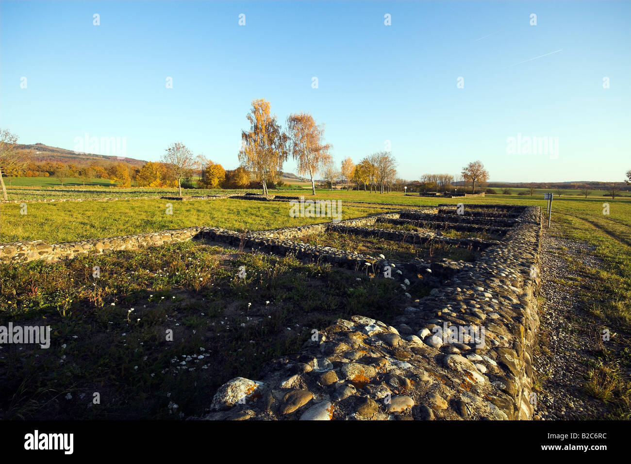 Resti di mura romane station wagon da Schlatt am Randen, Hegau, nella contea di Konstanz, Baden-Wuerttemberg, Germania, Europa Foto Stock