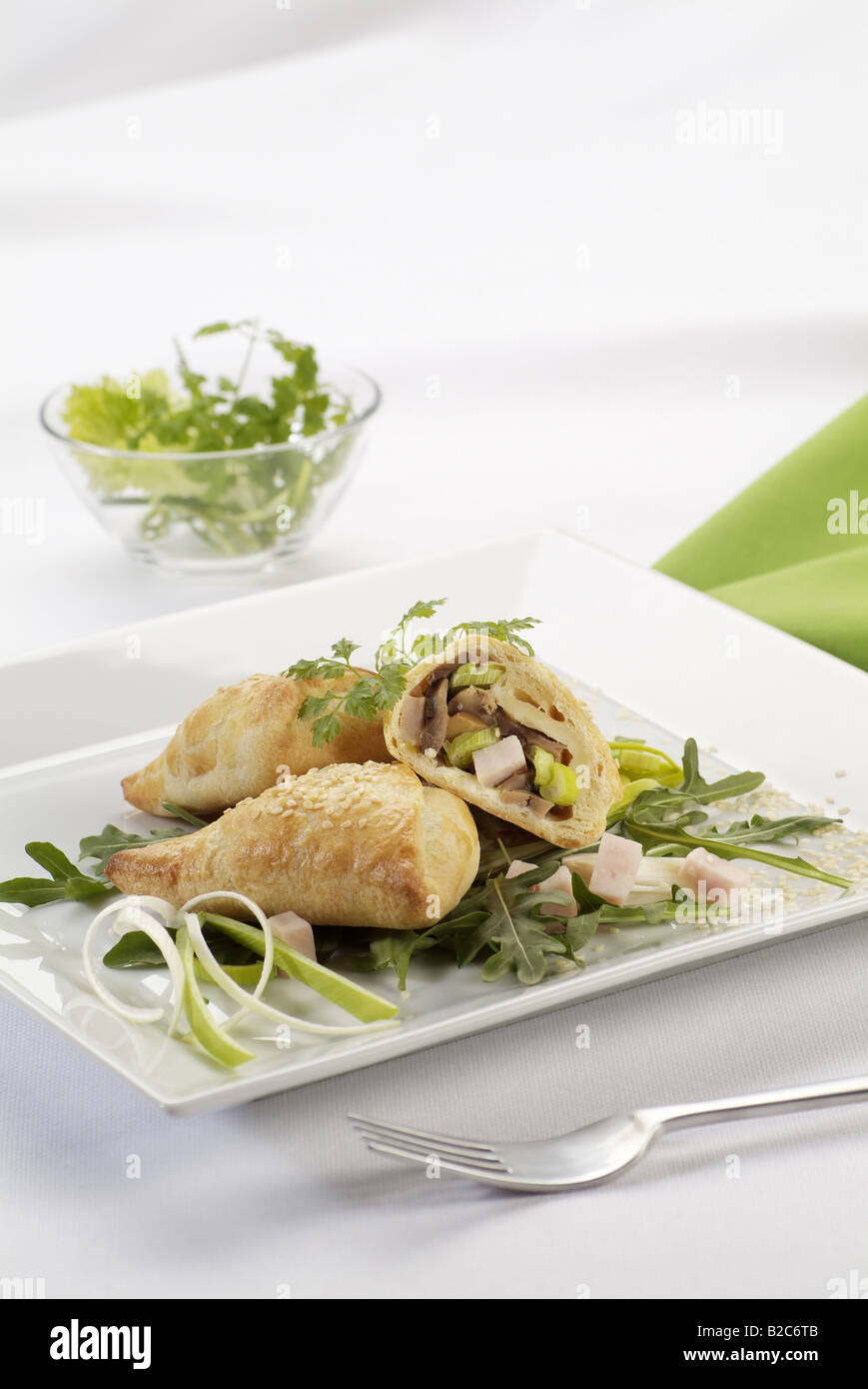 Champignon e prosciutto di pollo pasties Foto Stock