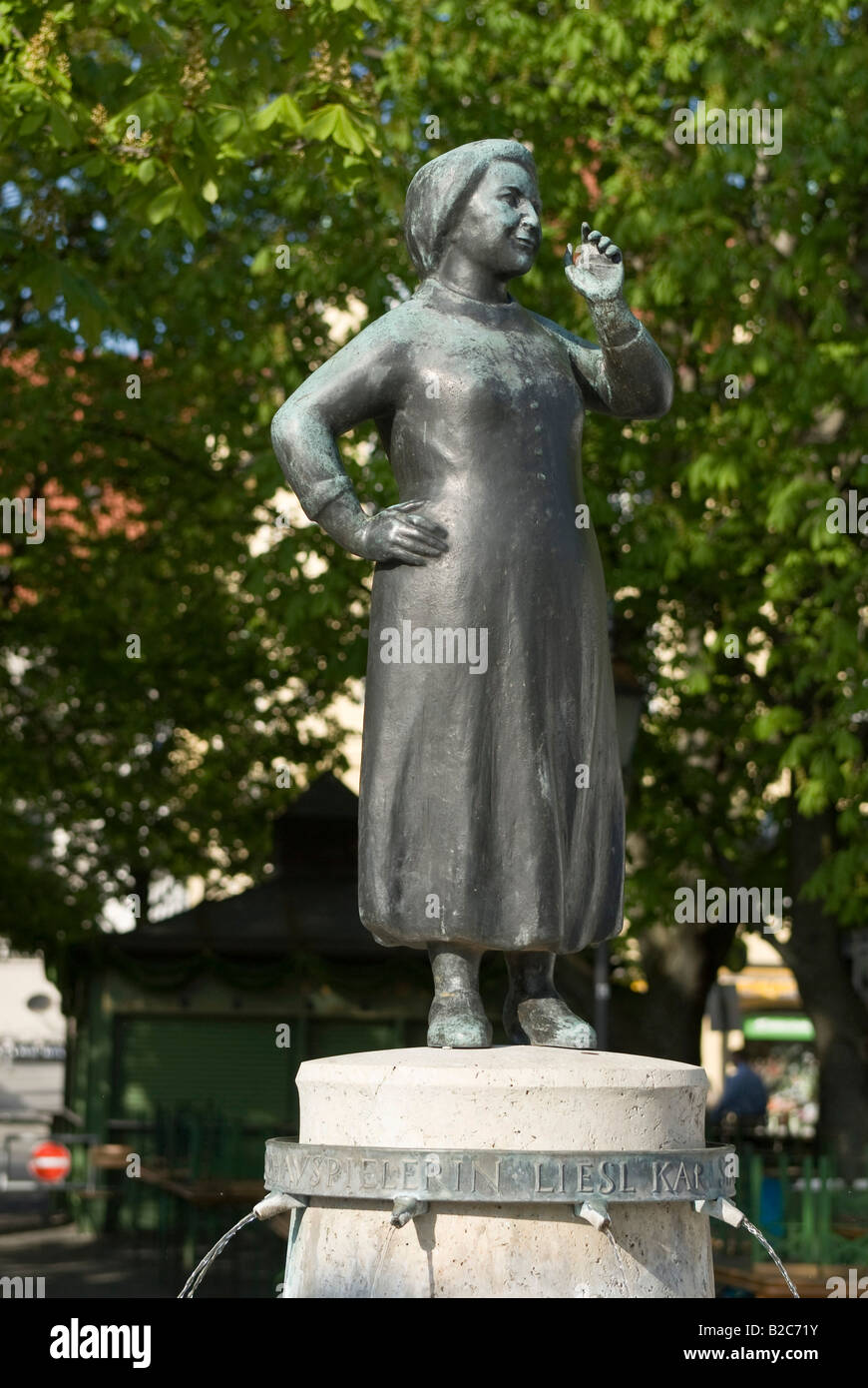 Liesl Karlstadt, attrice, monumento al Viktualienmarkt market square, Monaco di Baviera, Germania, Europa Foto Stock