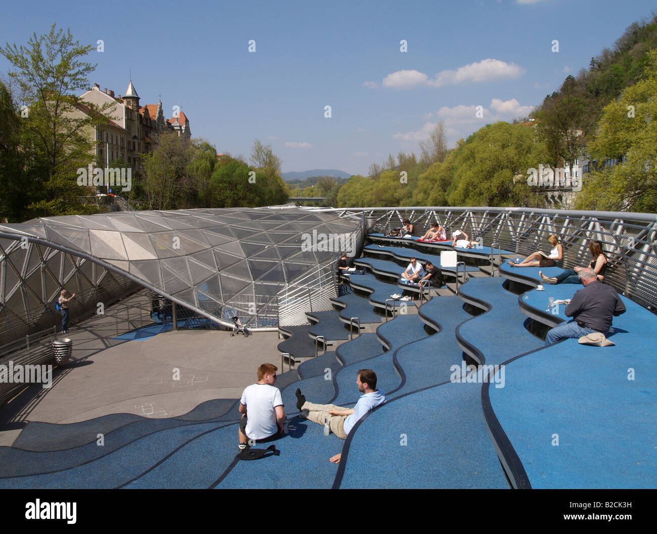 Graz, isola artificiale nel fiume Mur Foto Stock