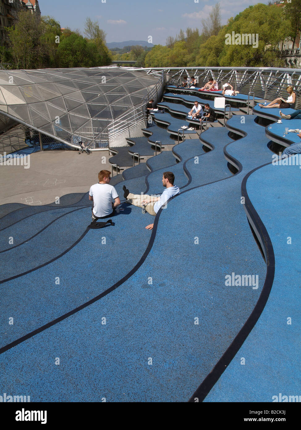 Graz, isola artificiale nel fiume Mur Foto Stock
