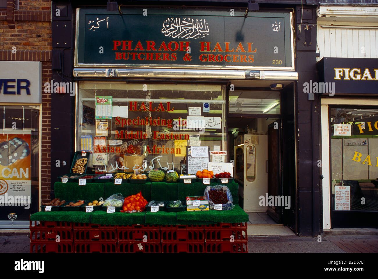 Macellai Halal & Drogheria a Sutton Surrey in Inghilterra Foto Stock