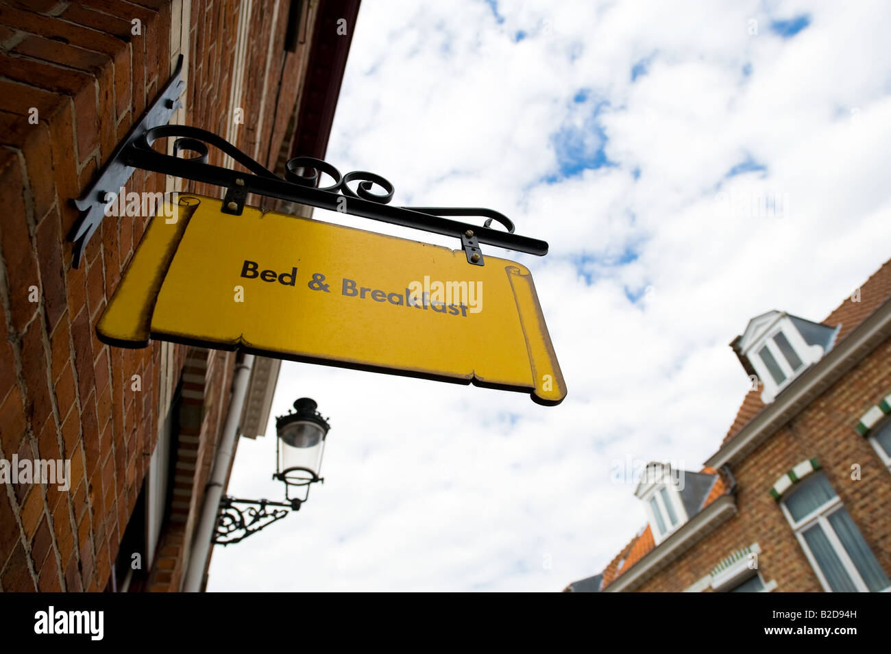 Un bed and breakfast segno in una strada a Bruges Foto Stock