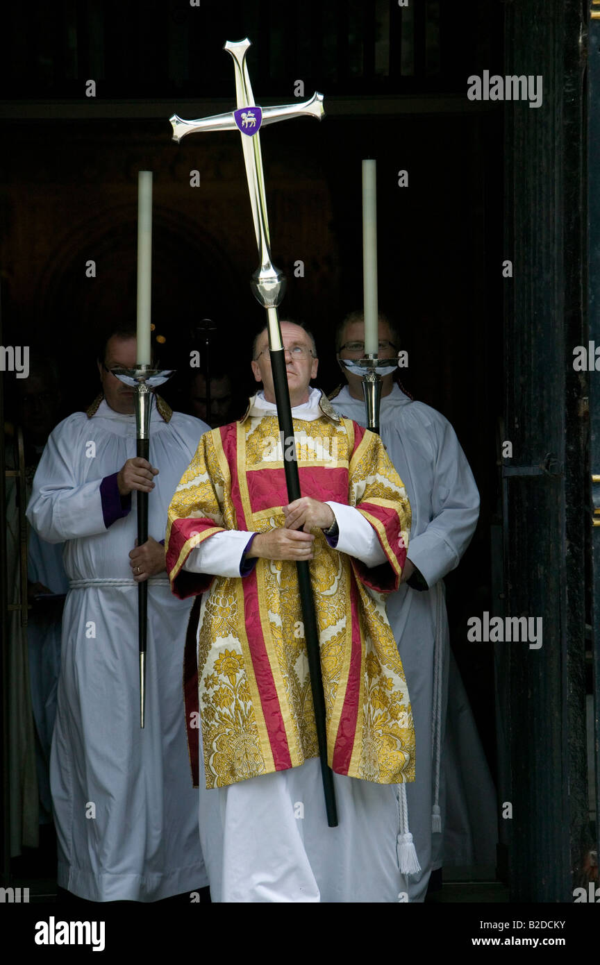 Processione dalla Cattedrale di Canterbury seguendo la Croce servizio eucaristico Lambeth Conference 2008 Foto Stock