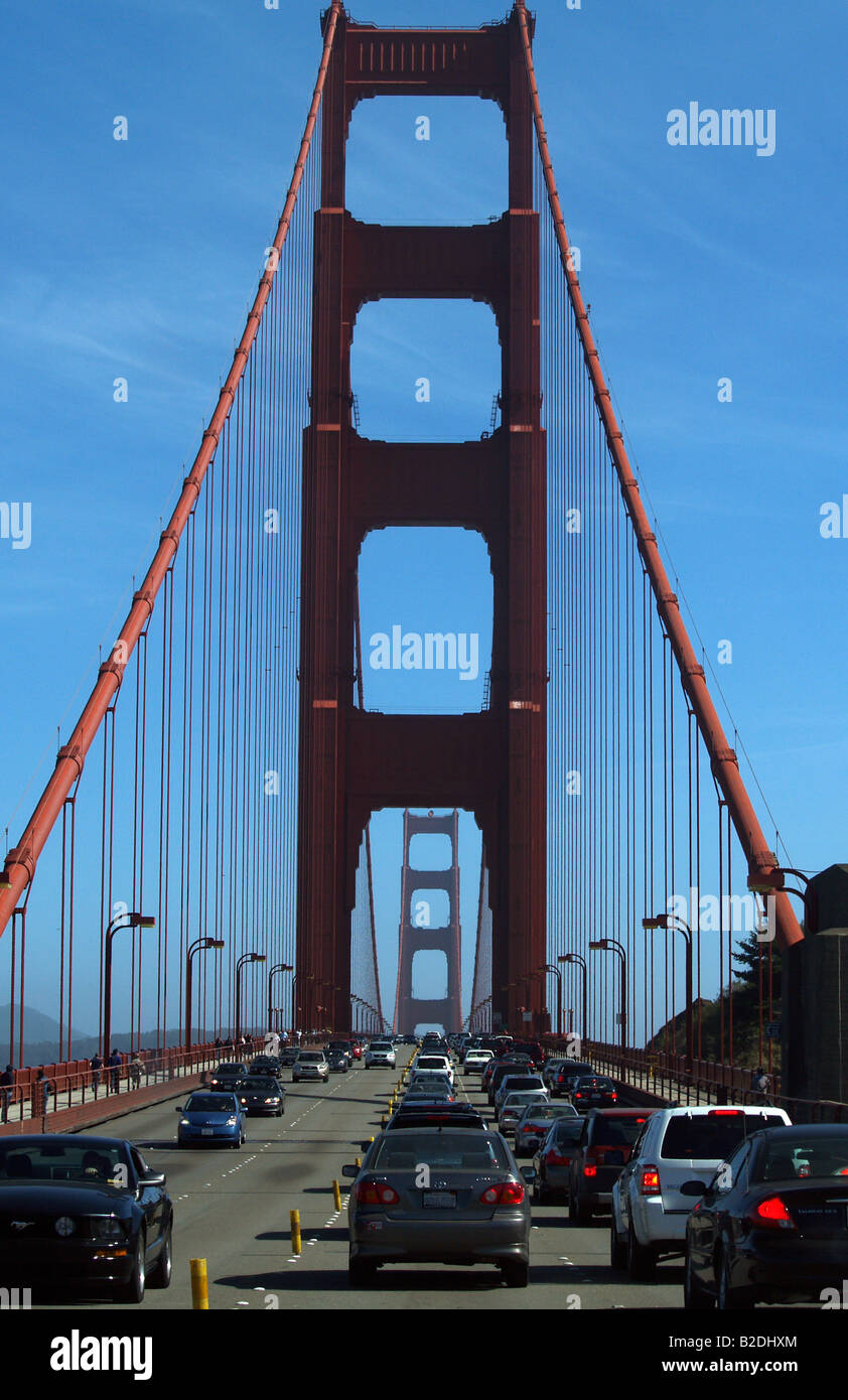 Il traffico su San Francisco Golden Gate Bridge Foto Stock