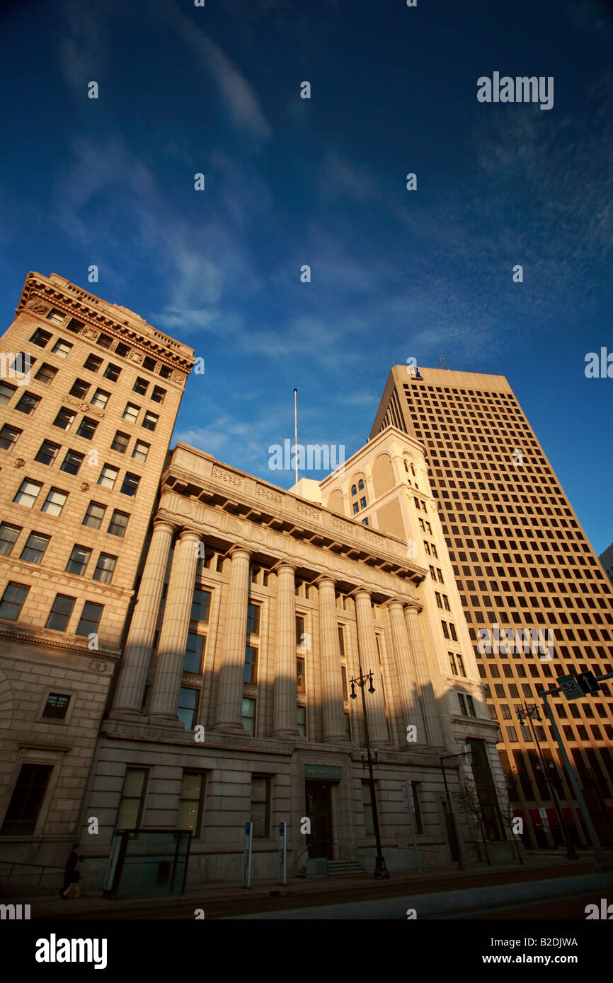 Vecchi e nuovi edifici di Winnipeg Foto Stock